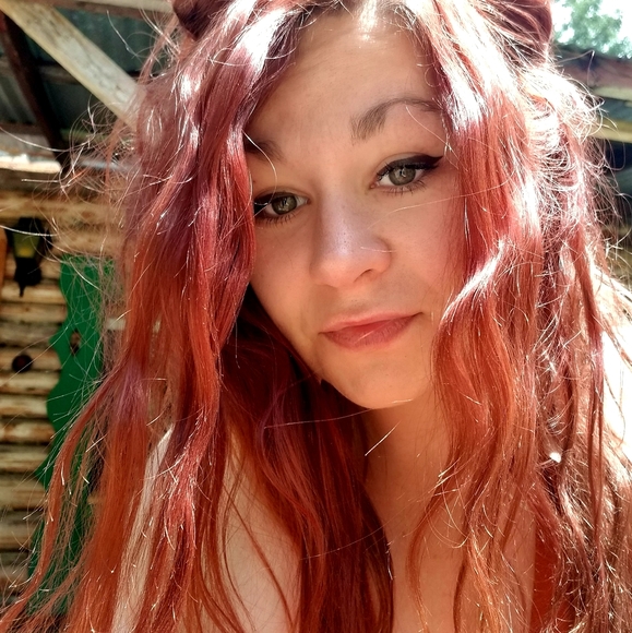 Meet your Posher, Kenzie - Picture 2 of 2